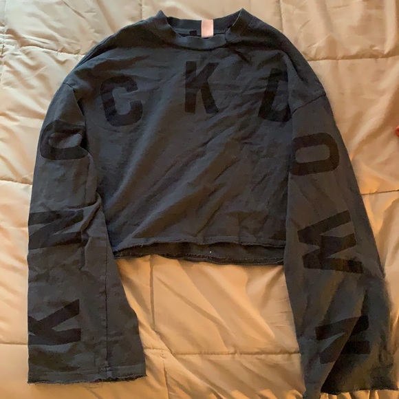 H&M Tops - Cropped Tshirt